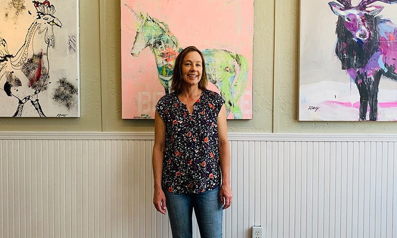 Kellie-at-610-Gallery-show-800